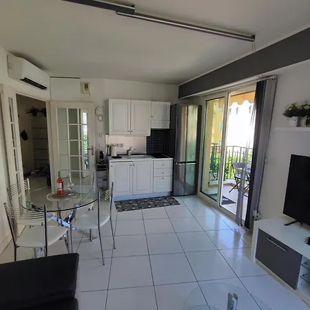 Maison De La Promenade Apartment