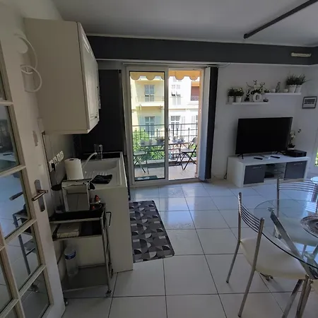 Maison De La Promenade דירה